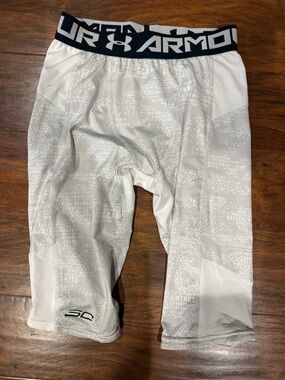 Under Armour White Boys' 3/4 Compression Leggings with Black Logo Waistband